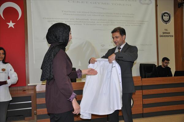 gastronomi-ve-mutfak-sanatlari-bolumu-ogrencileri-icin-ceket-giyme-toreni-duzenlendi