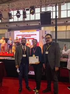 Öğrencimiz Şırnak’ın yöresel Suryazlı Falafel yemeğiyle Gastronomi yarışmasında altın madalya kazandı.